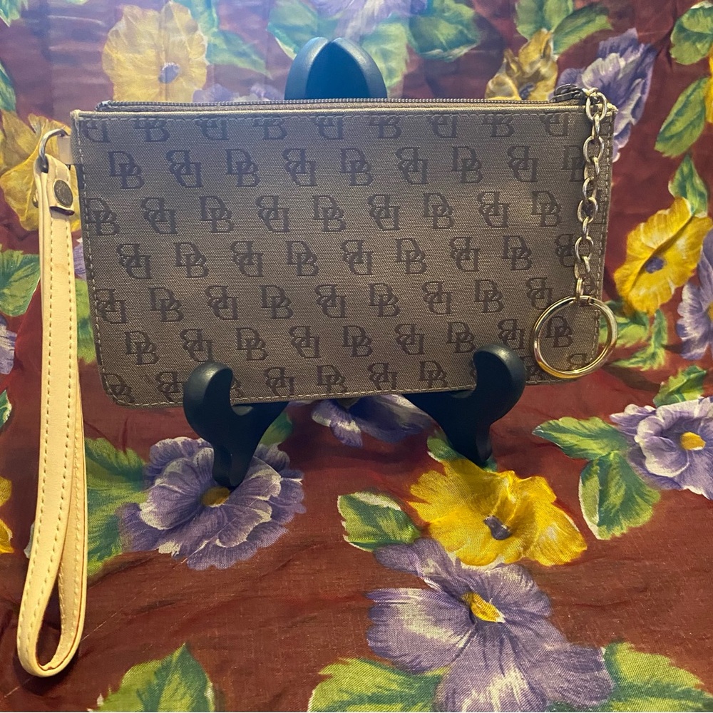 EUC Dooney & Bourke Brown Wristlet/Clutch (like new) - minimal wear (see pics)